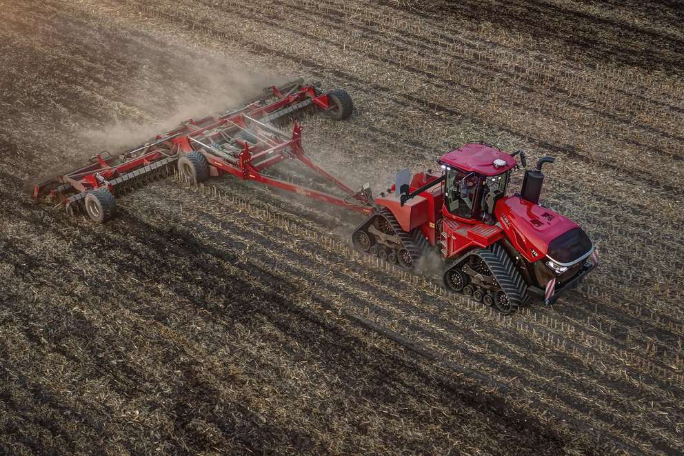23-05_steiger_715_quadtrac_-retouched_beauty_lhst_0123-11_2419_1611