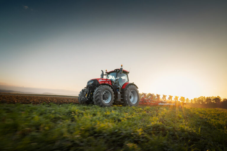 CASE-IH_PUMA_260_CVXDRIVE_ON-THE-FIELD