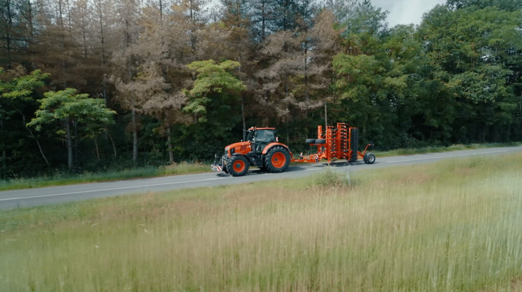 kubota_M7004