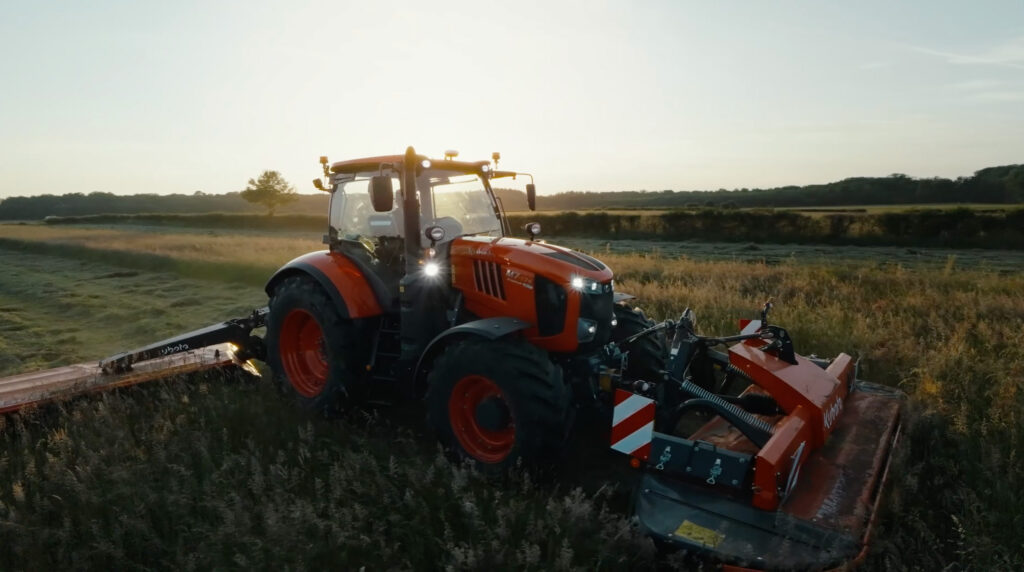 kubota_M7004_1