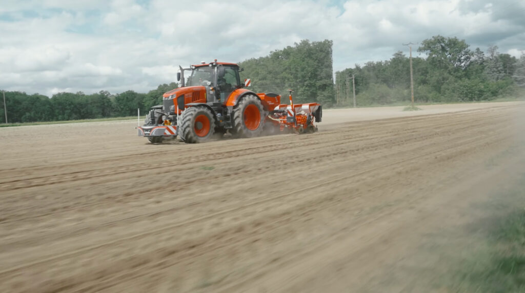 kubota_M7004_3