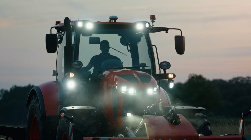 kubota_M7004_4