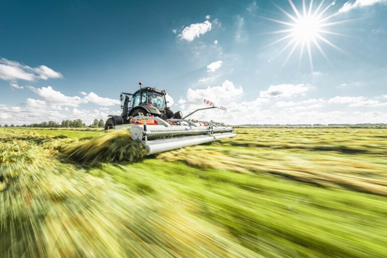 valtra-t-series-brown-reiter-respiro-belt-rake-nivala-2021-img--5-hires-2