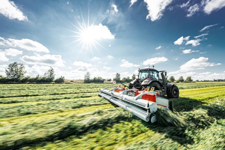 valtra-t-series-brown-reiter-respiro-belt-rake-nivala-2021-img--hires-5