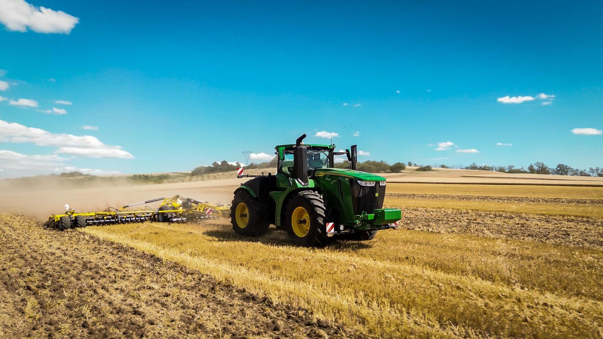 john_deere_9R-01